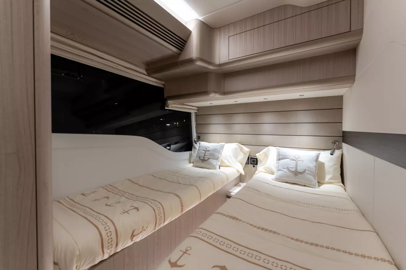 Galeon 560 Fly-3.jpg
