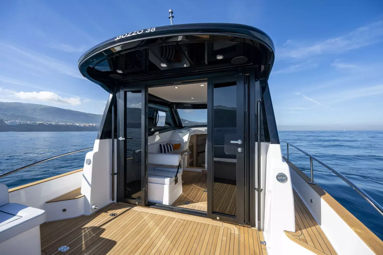 Apreamare Gozzo 38 Cabin-stern.jpg