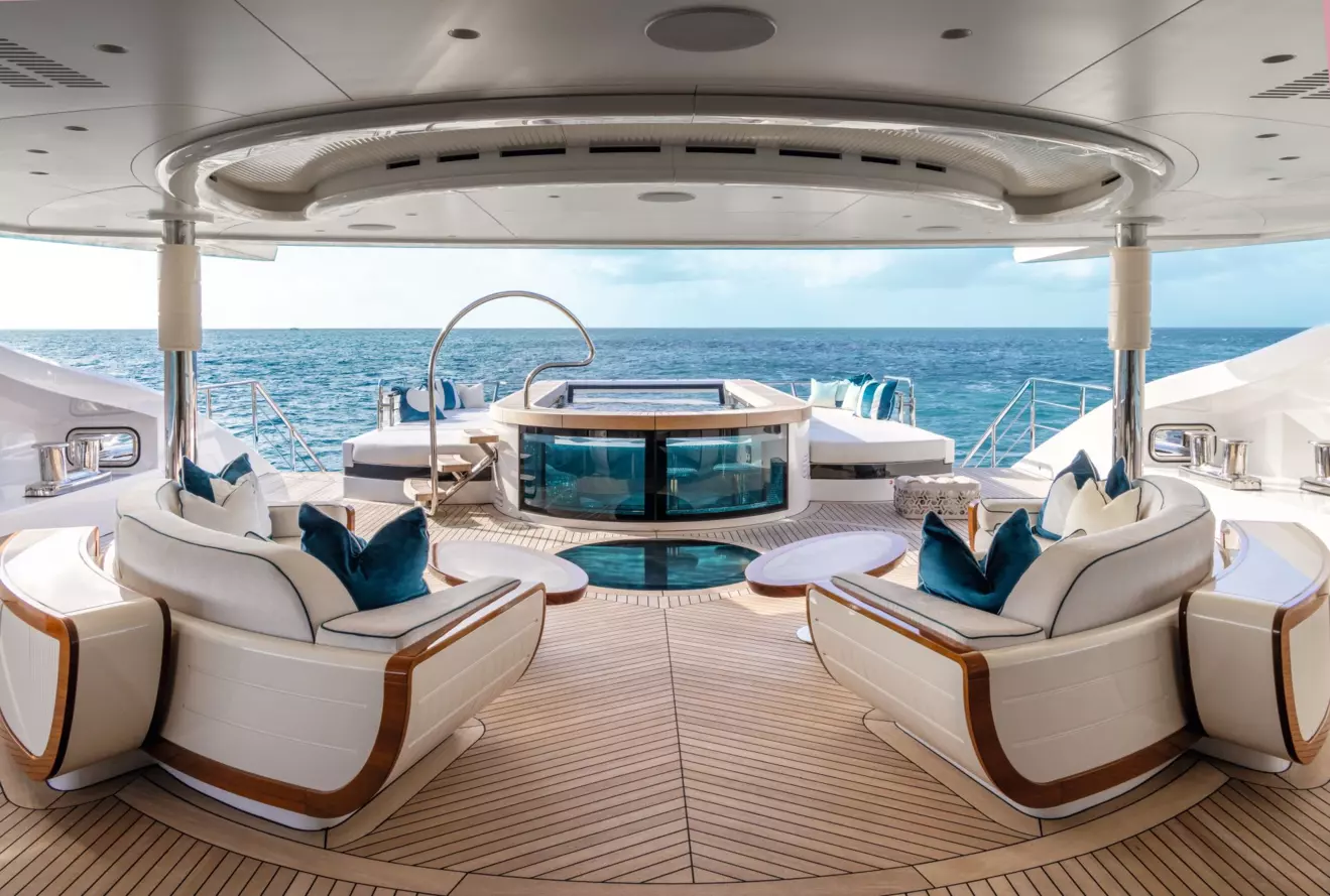 Main deck aft lounge and swimming pool area on the superyacht Amor &agrave; Vida