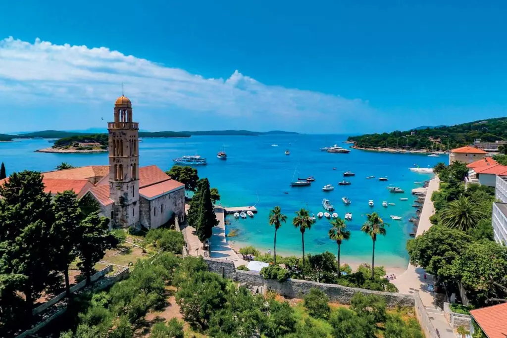 otok hvar, franjevački samostan