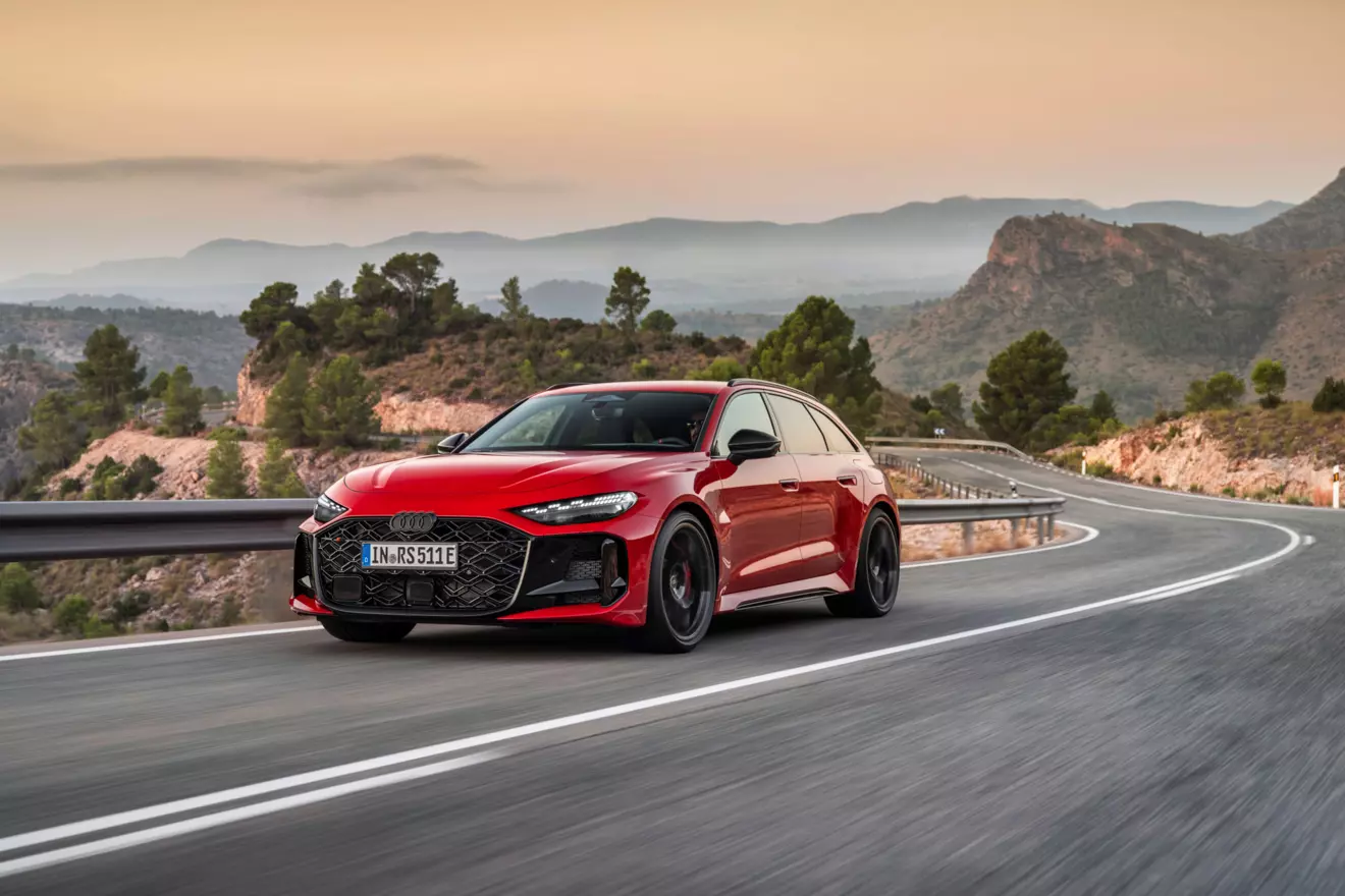 novi-audi-rs-5-Limousine-Avant-01.jpg