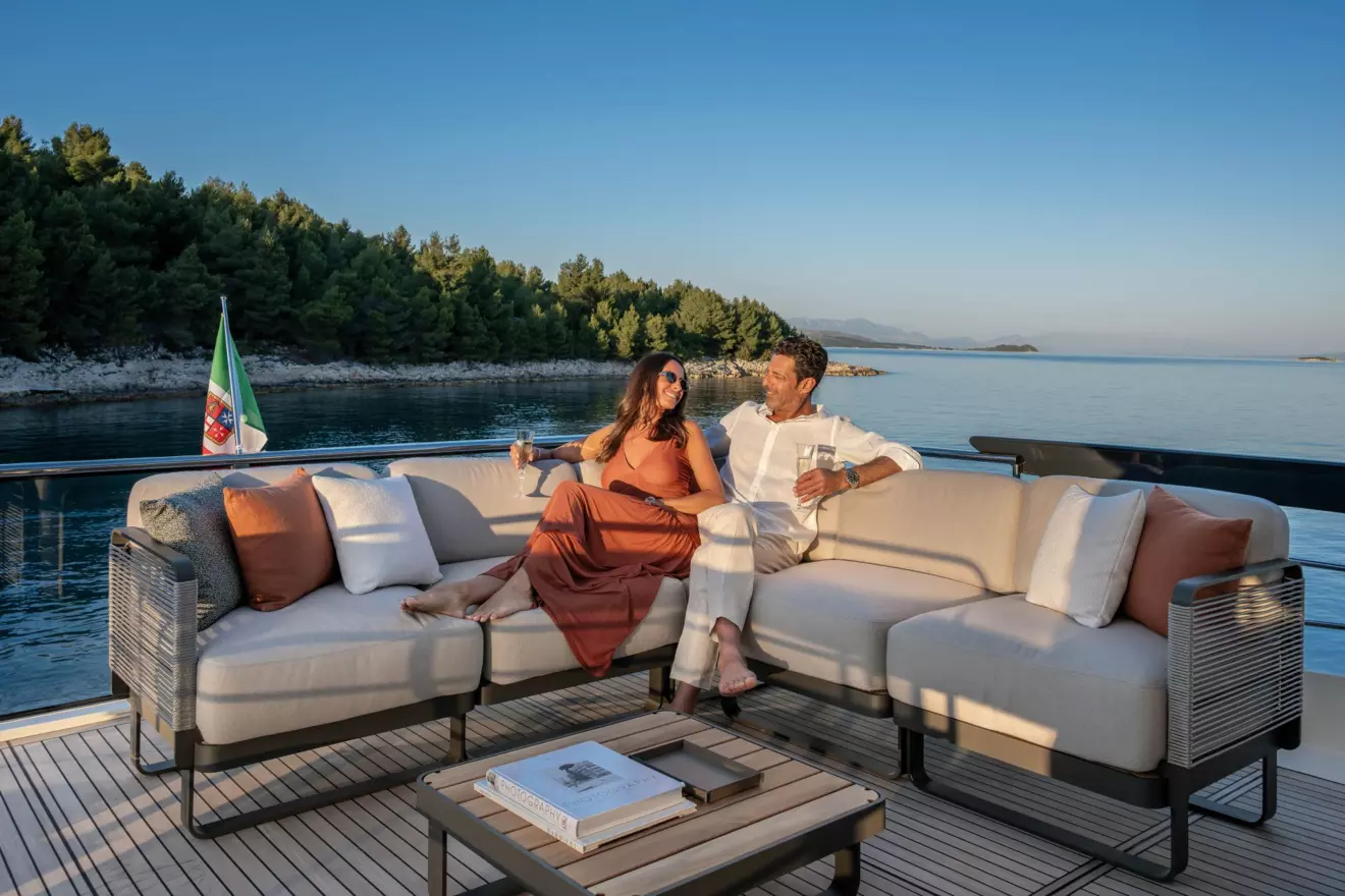 Absolute 70 Fly - flybridge sofa.jpg
