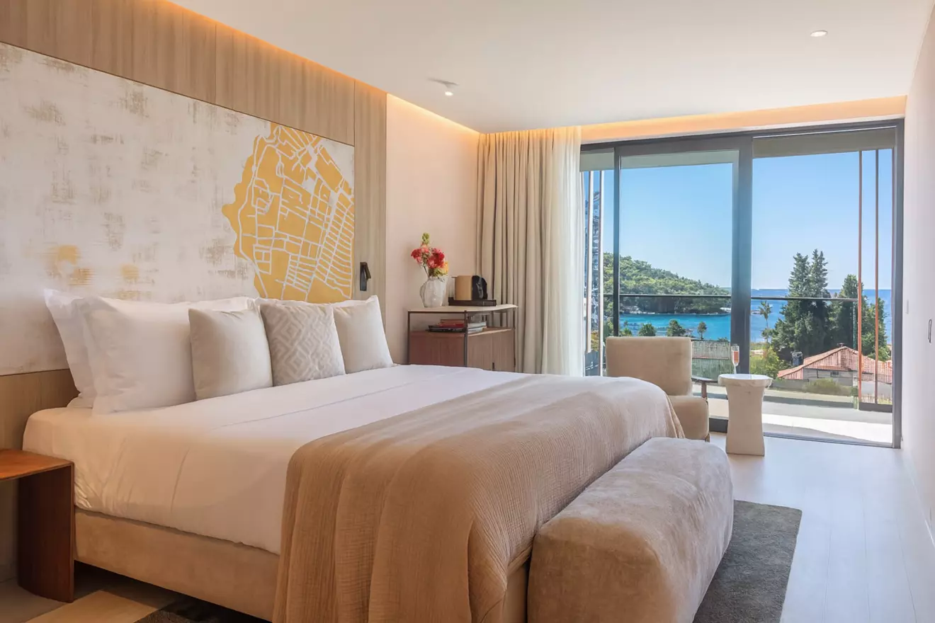 hotel-sumratin-dubrovnik-Deluxe-Room-01.jpg