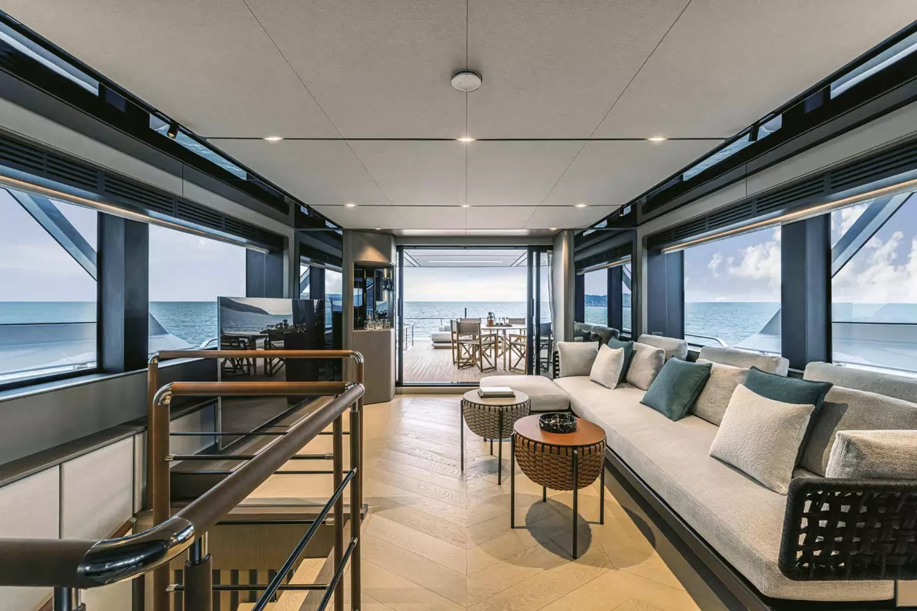 ferretti-infynito-90-interijer-00.jpg