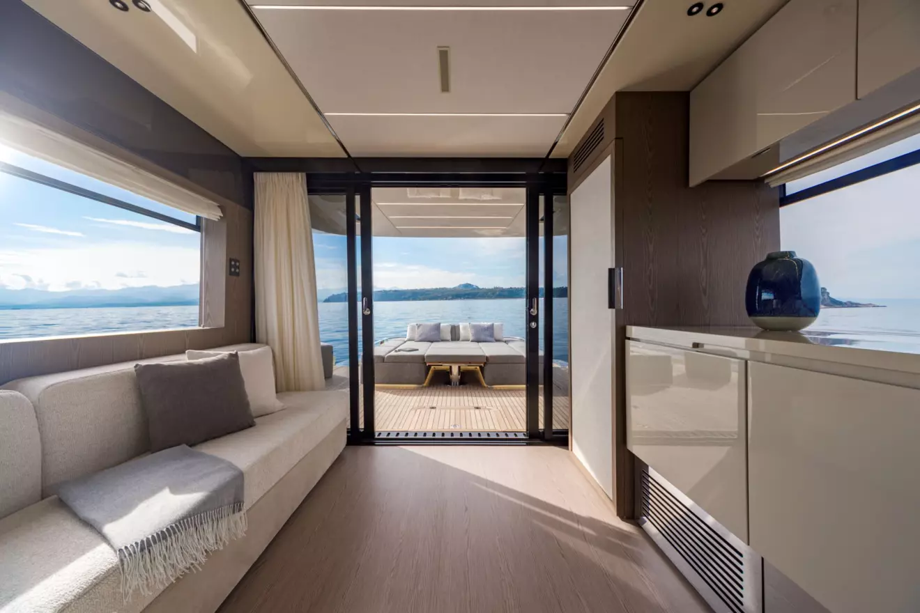 Invictus ST550 salon