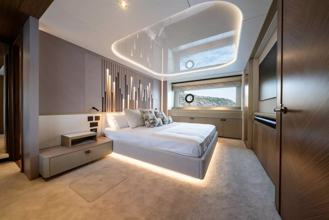 Sunseeker-82 Ocean Enclosed - owner cabin.jpg
