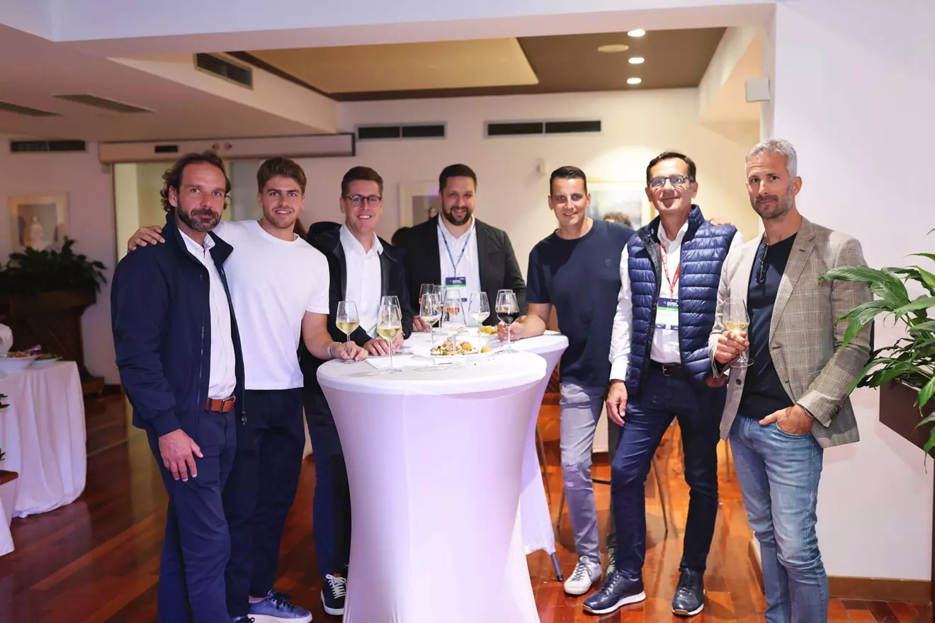 30-aftershow-party-guests.jpg