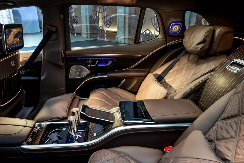 Mercedes-Maybach-EQS-680-SUV-4-1024x683.jpg