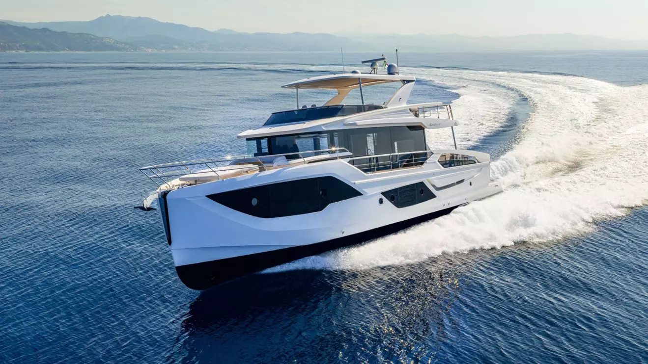 Absolute Navetta 62 front view cruising