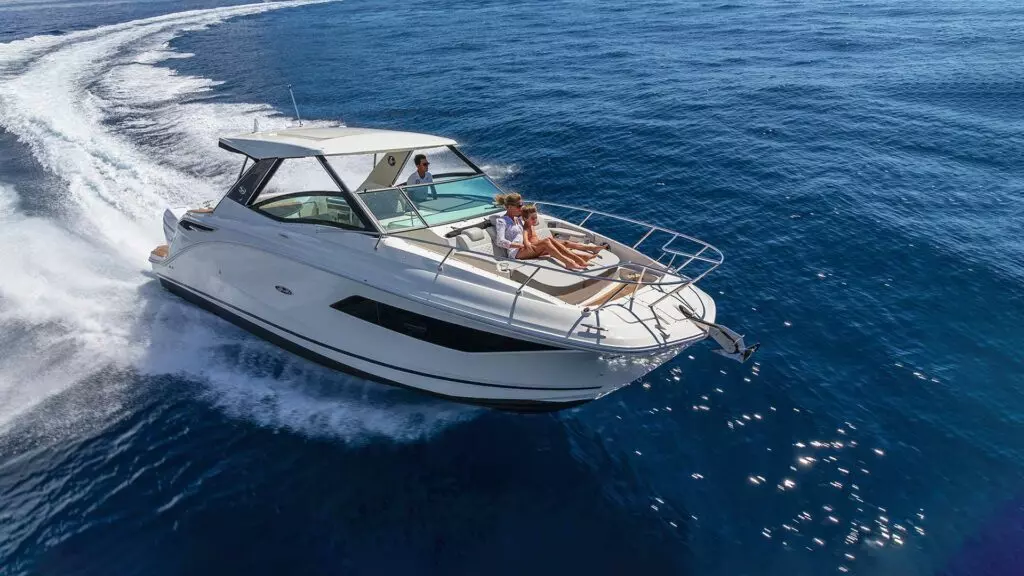 sea ray 320 u plovidbi