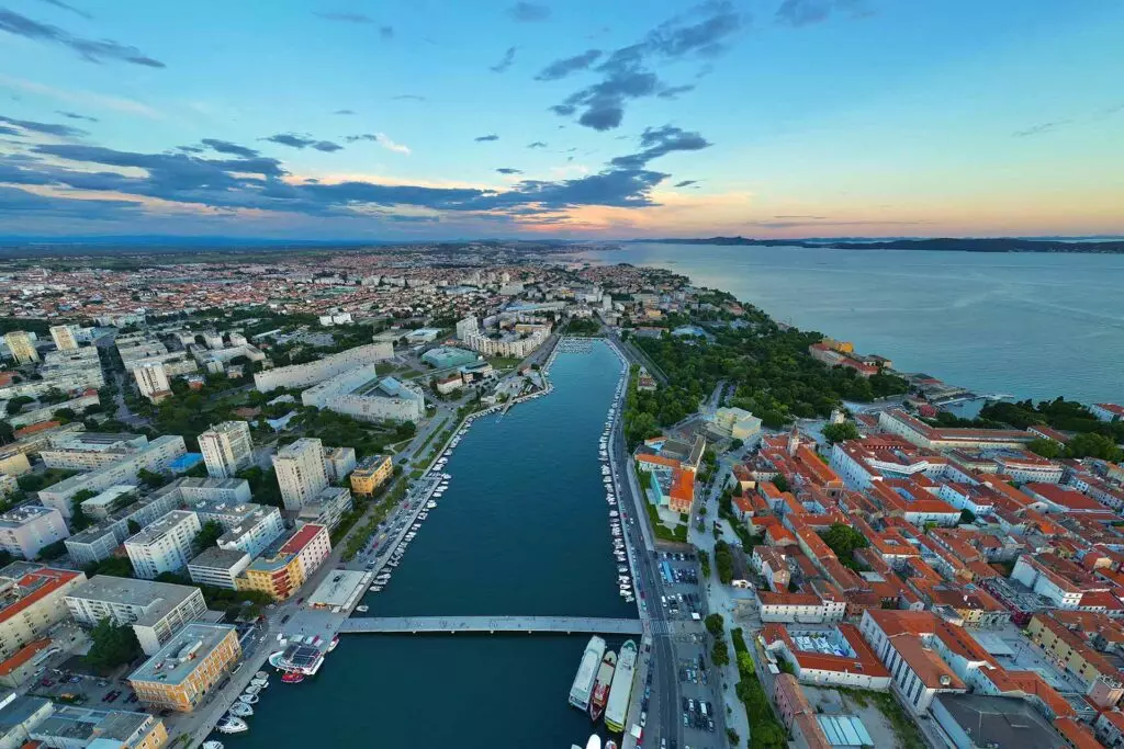 pogled-iz-zraka-na-grad-zadar-00-1024x683.jpg