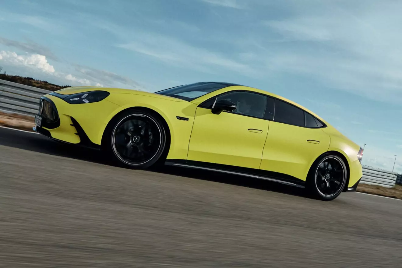 Mercedes-AMG GT Coupe - bocna linija.jpg
