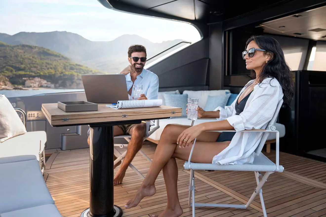 pershing-gtx80-lifestyle-02.jpg