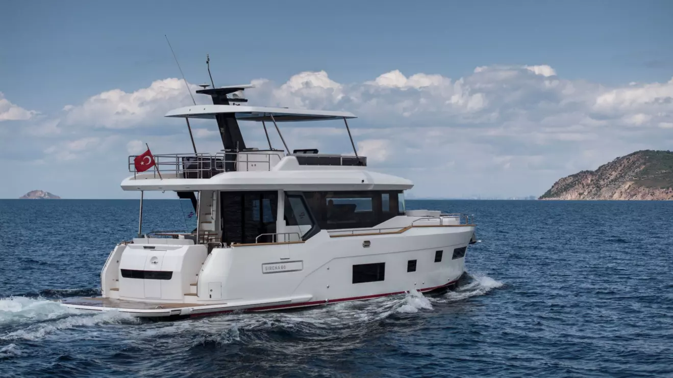 Sirena 60 - backview cruising.jpg