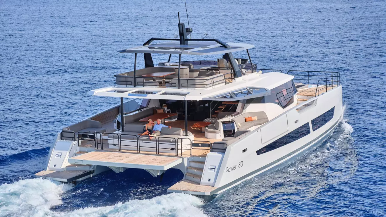 Fountaine Pajot Power 80 - back view.jpg