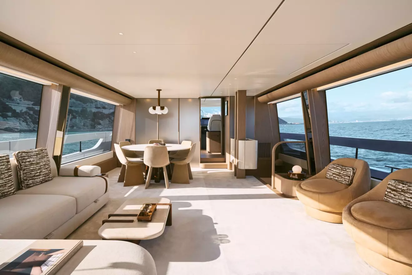 Azimut 82 Fly - salon.jpg