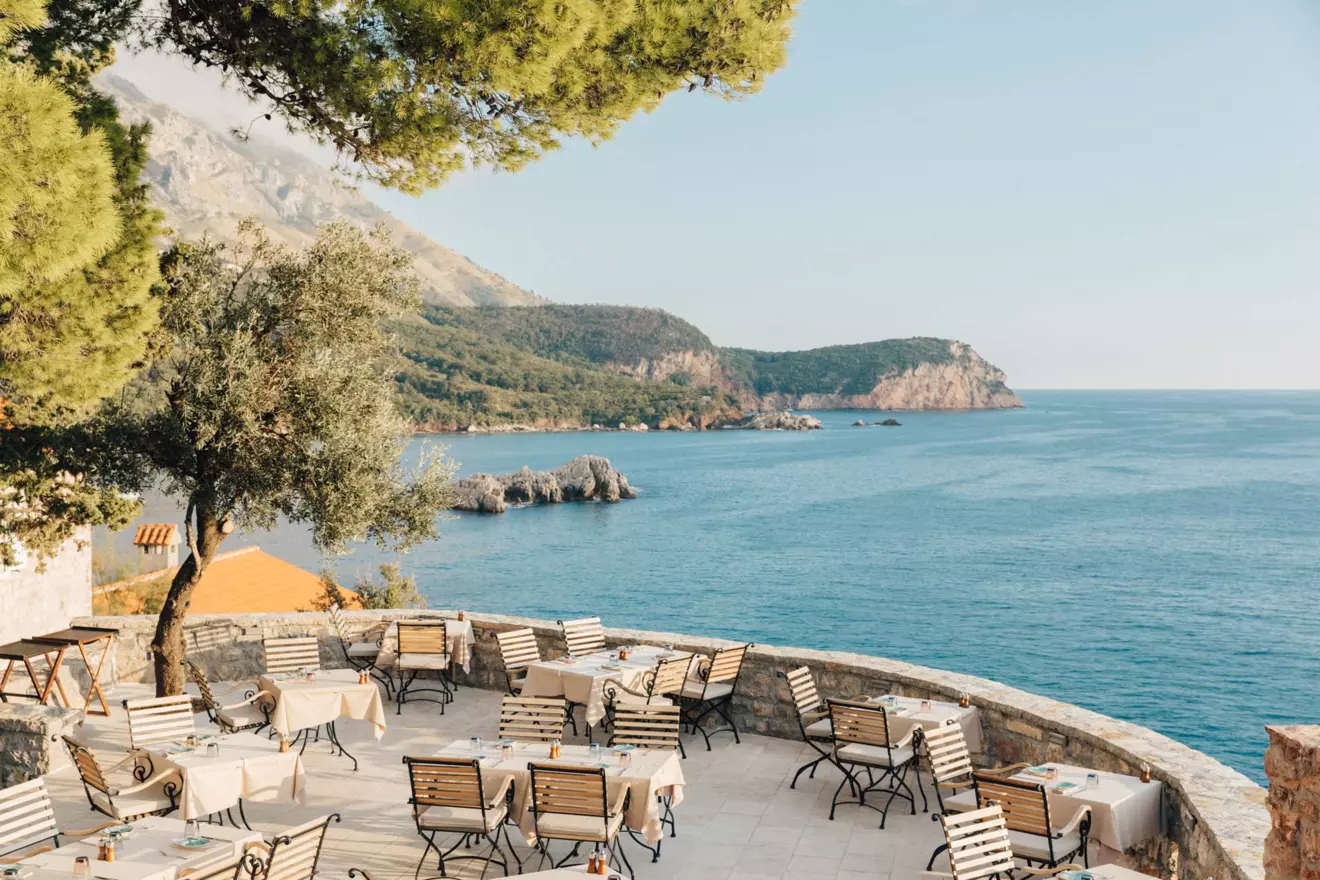 aman sveti stefan, restoran piazza 