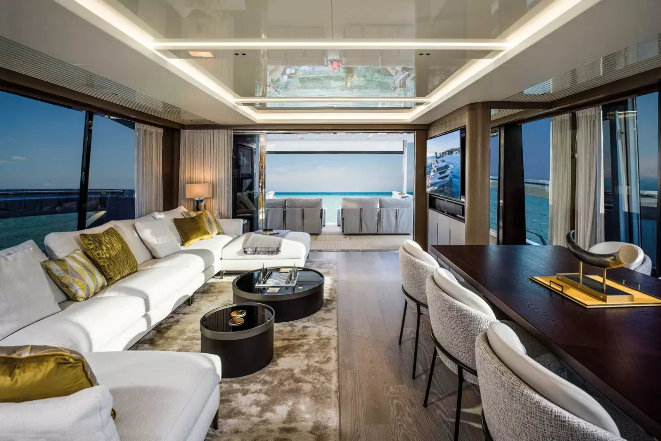 prostrani salon na sunseeker modelu 90 ocean