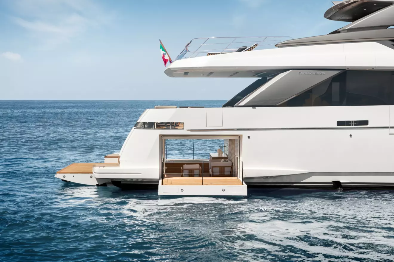 Sanlorenzo SL120A - beach club.jpg