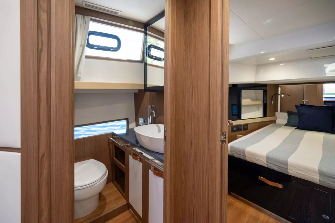 Apreamare Gozzo 48 - bathroom.jpg