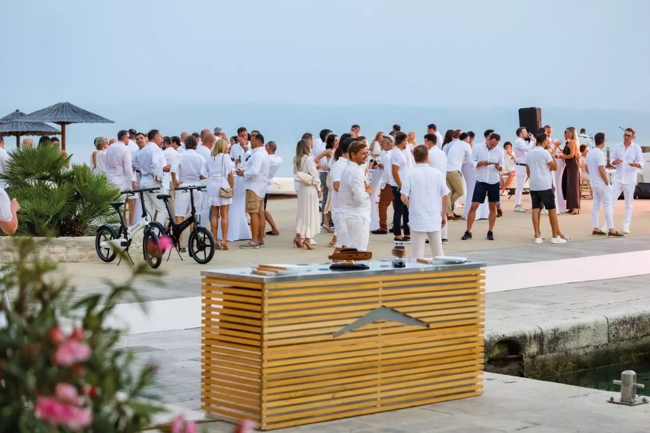 navis marine-azimut presentation.jpg