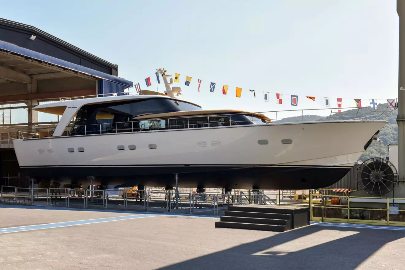 Sanlorenzo She - launch front side view.jpg