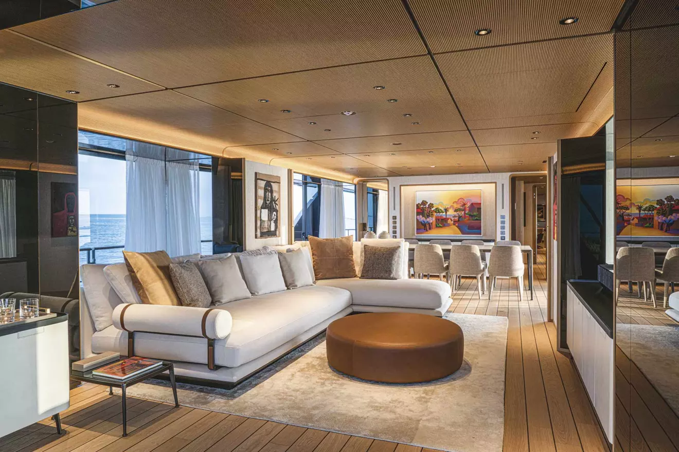 Custom Line Navetta 38 salon