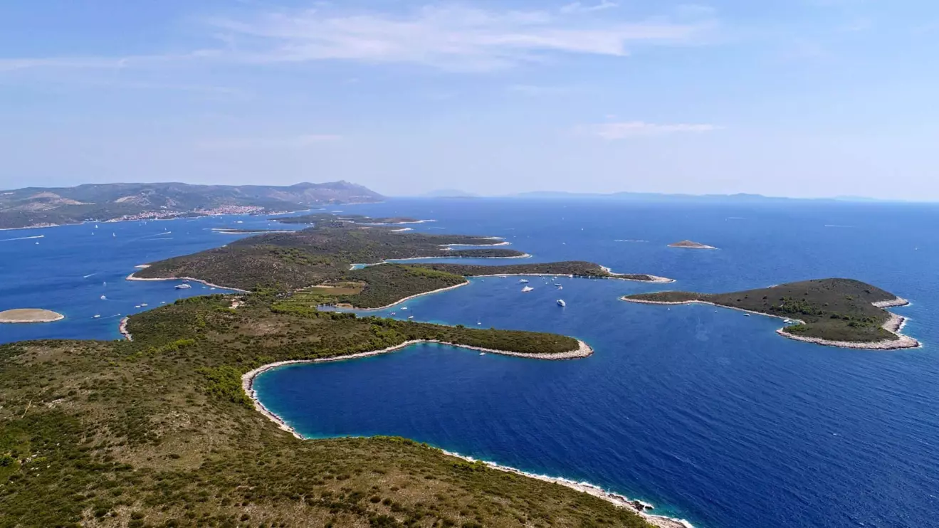 Ovo je slika Luka Soline Dobri Otok 01