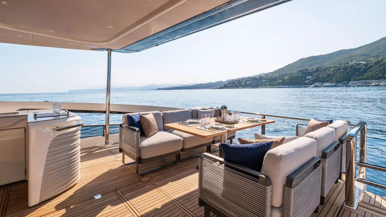 Absolute Navetta 62 main deck aft