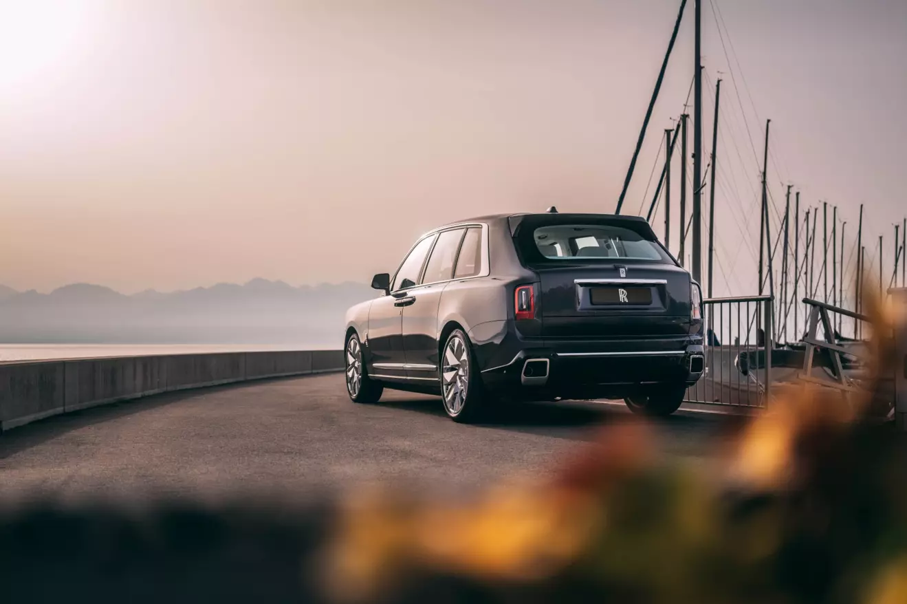 Rolls-Royce Cullinan Yachting - straznji dio.jpg