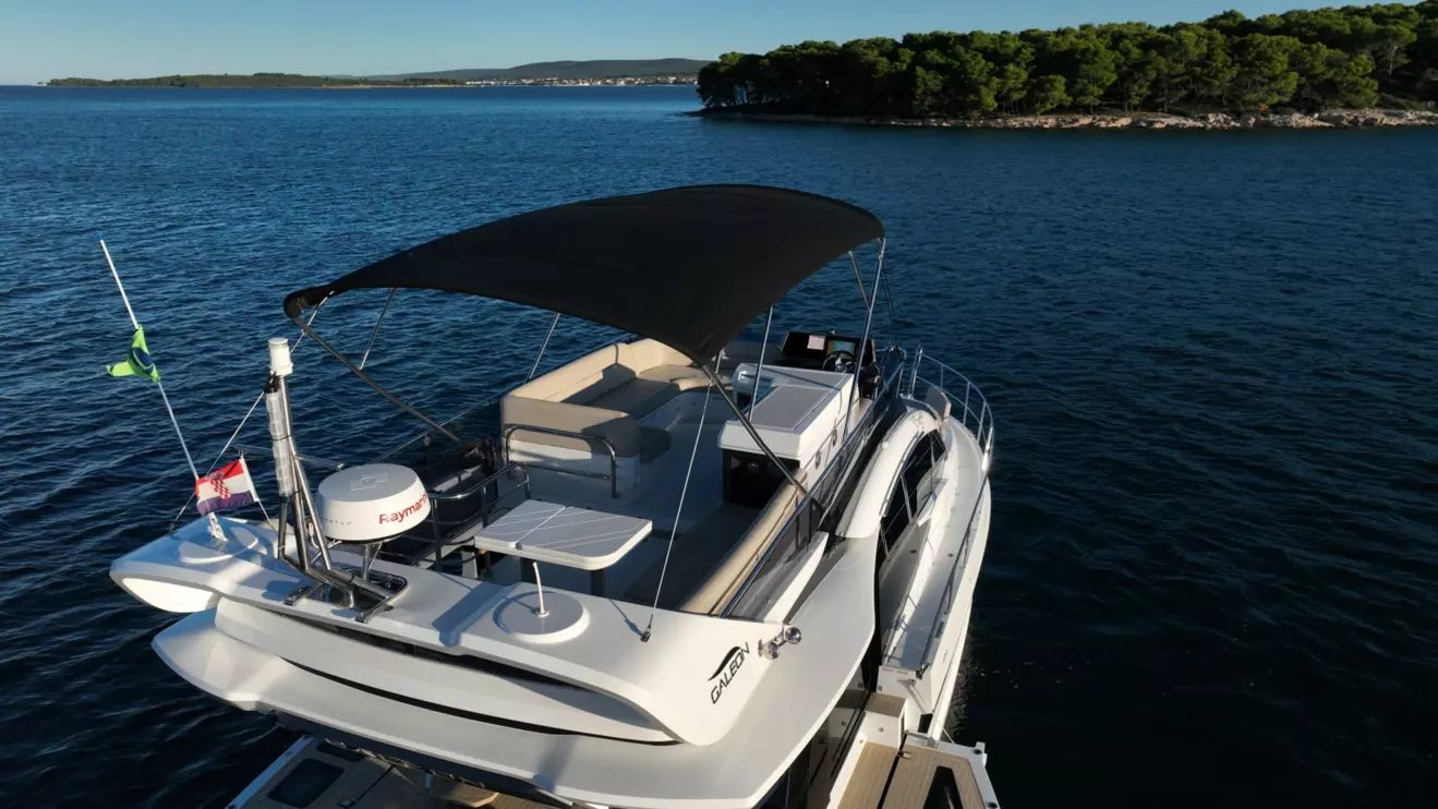 Galeon 480 Fly - aerial flybridge view.JPG