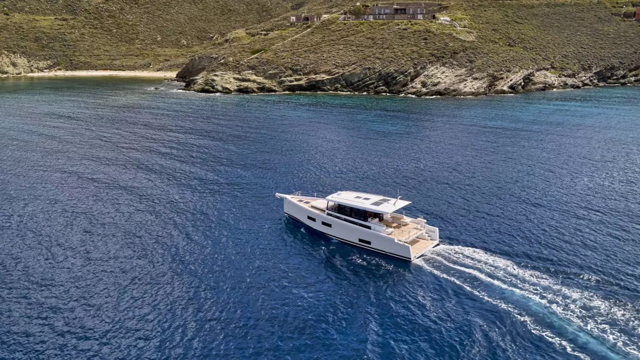 Omikron OT-60-side view cruising.jpg