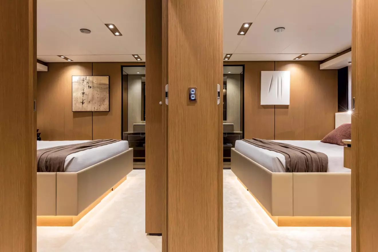 Ferretti-1000-kabina-03.jpg
