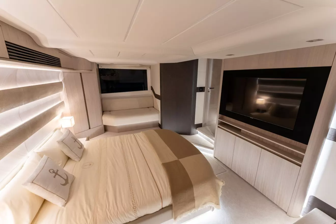 Galeon 560 Fly-5.jpg