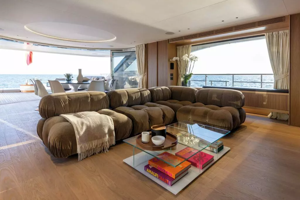 Benetti-Oasis-34M-salon-00-1-1024x683.jpg