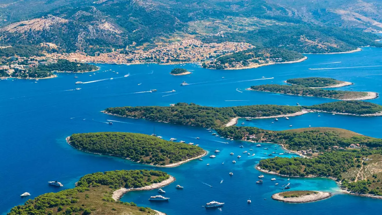 Pakleni-Islands-hvar-town-yachts-sea-00.jpg