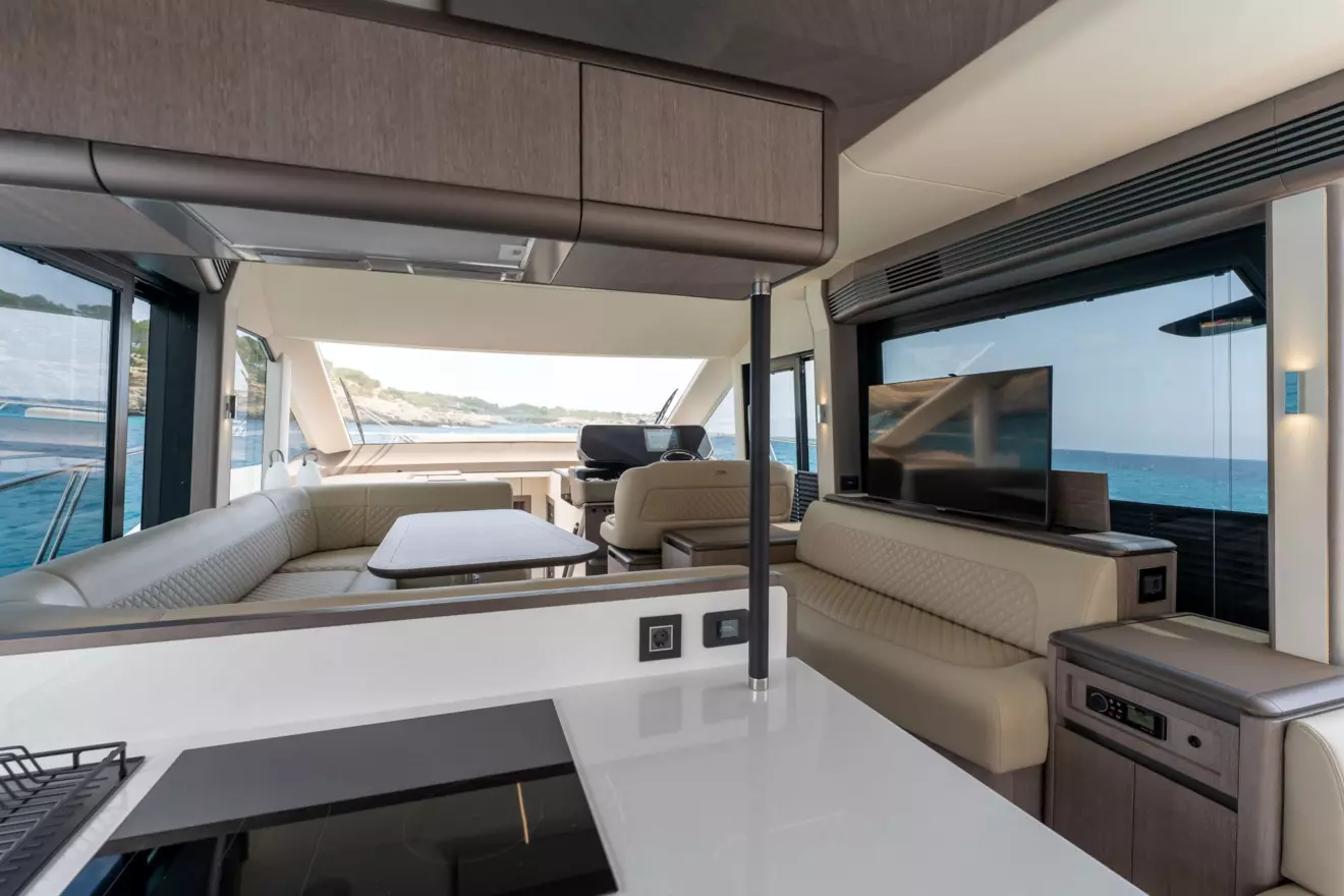 Galeon 560 Fly-10.jpg