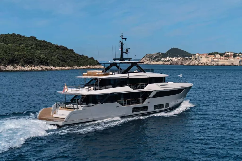 Custom-Line-Navetta-38-plovidba-1024x683.jpg