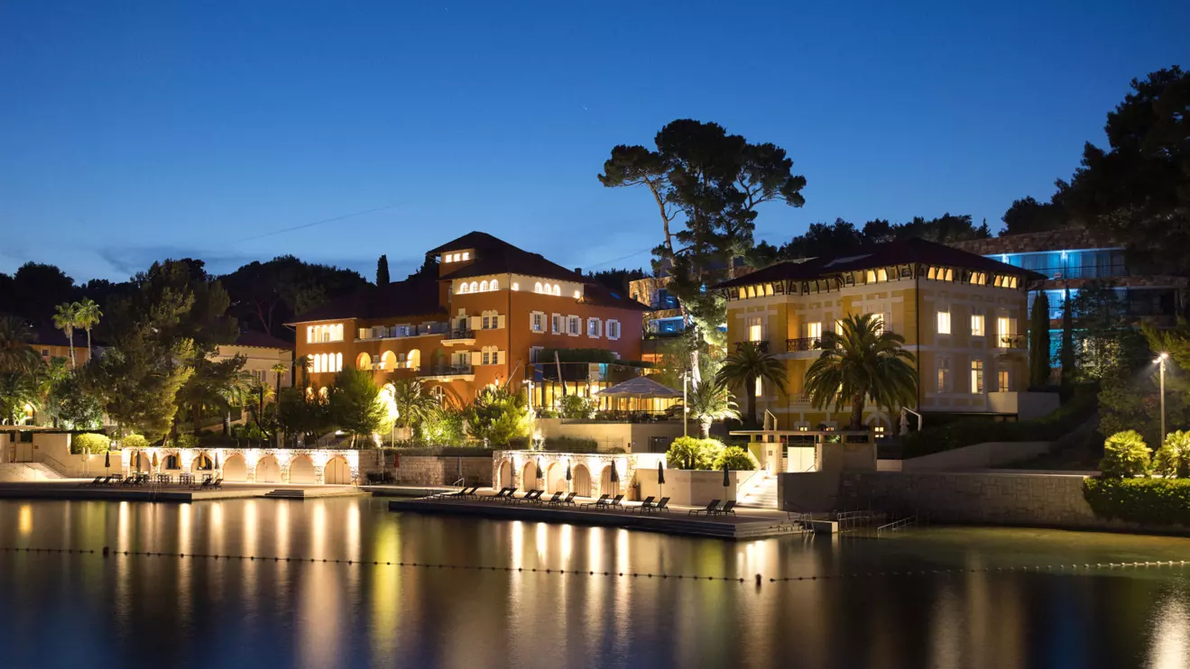 losinj-cikat-bay-night-view-00.jpg