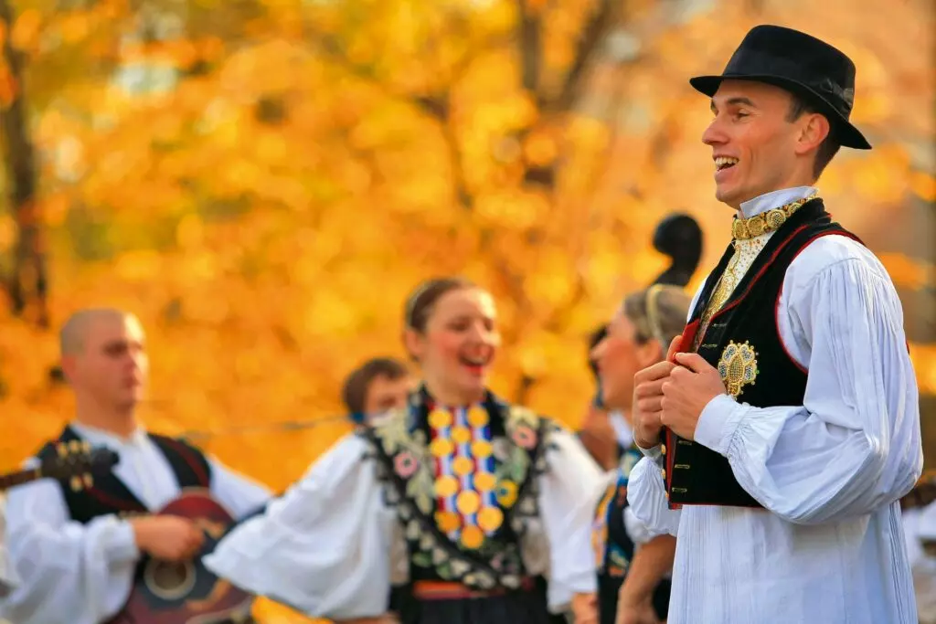 folklorna-drustva-slavonije-00-1024x683.jpg