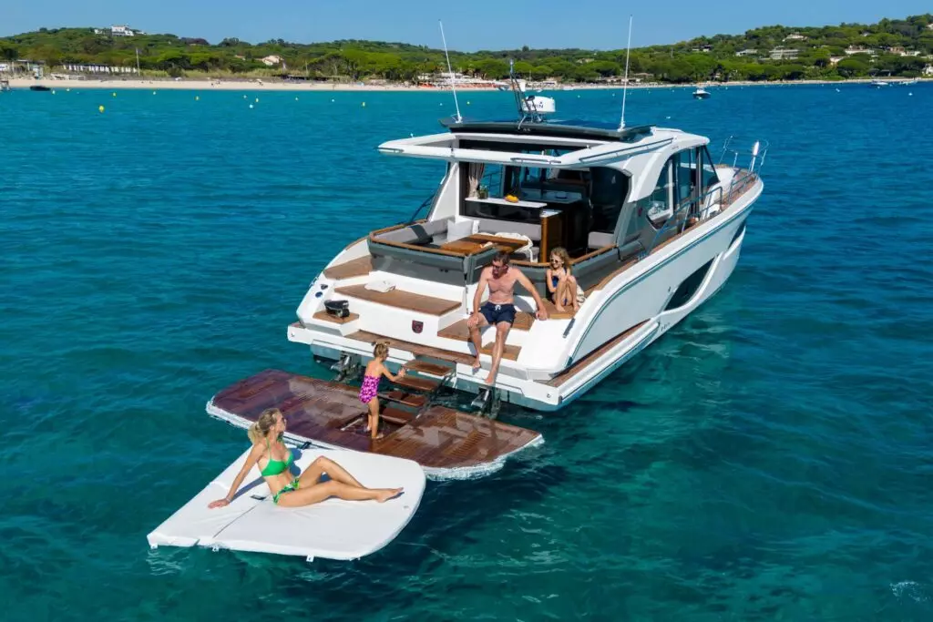 Marex-440-Gourmet-Cruiser-krmena-platforma-1024x683.jpg