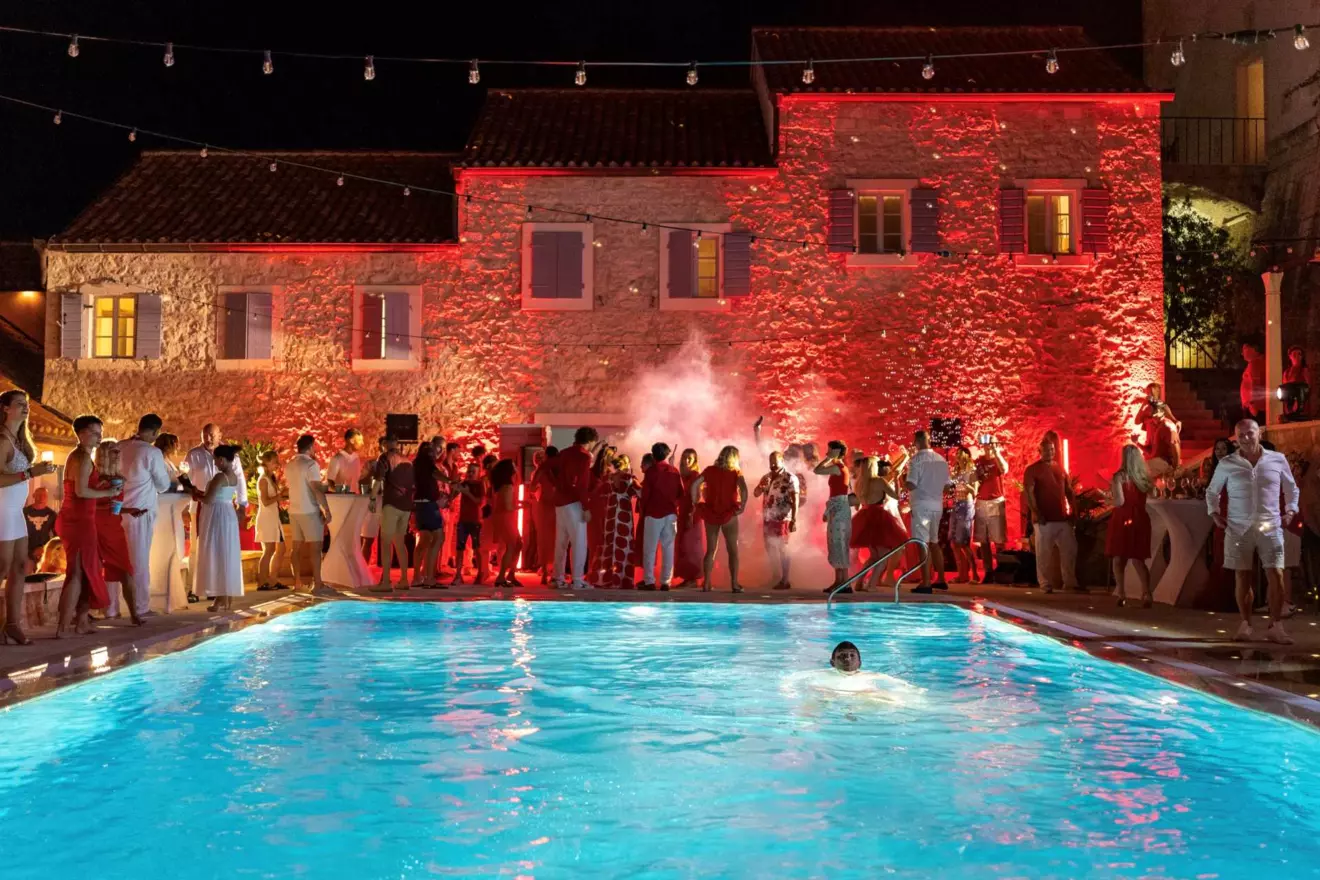 martinis-marchi-summer-party-bazen.jpg