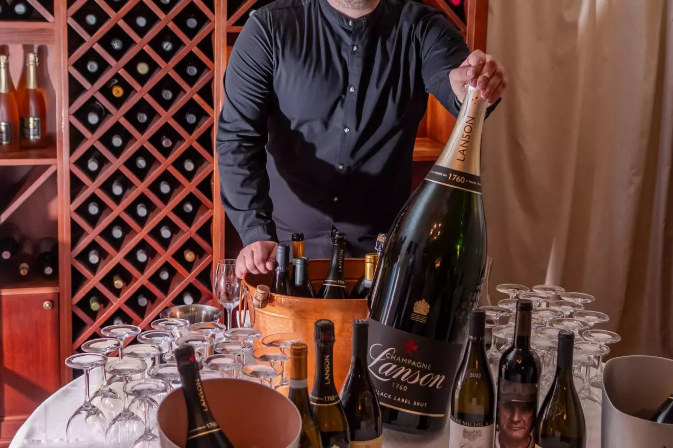 MM-•-WineFriends-•-2025-154.jpg
