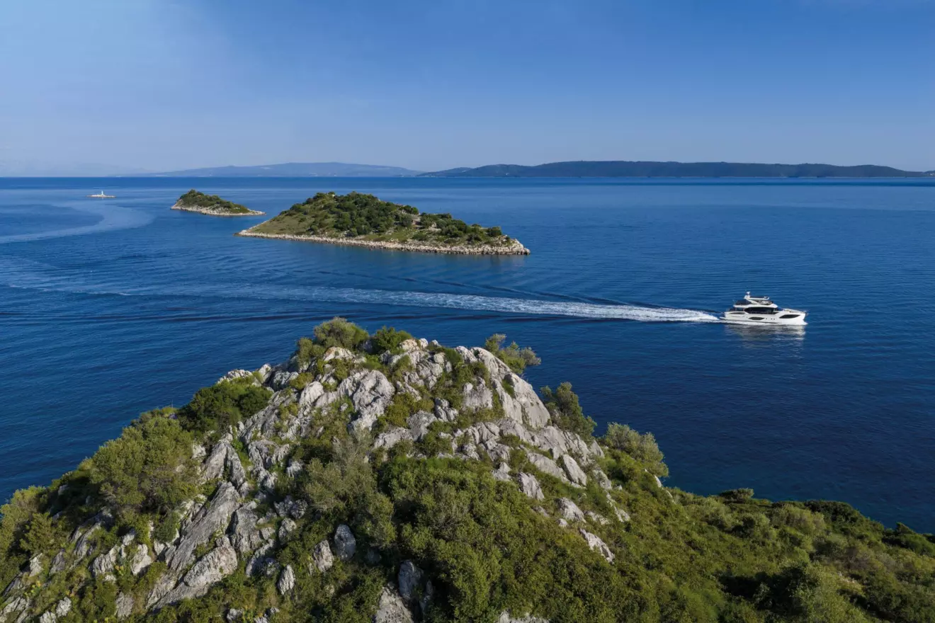 Absolute 70 Fly - aerial view cruising.jpg