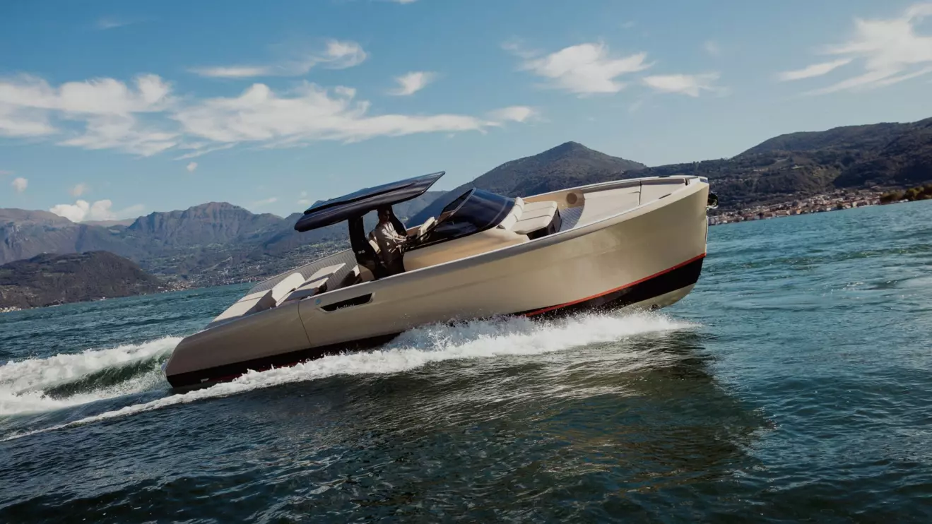 Bellini Astor 36-front view cruising.jpg