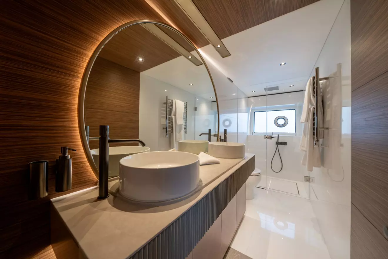 Sunseeker-82 Ocean Enclosed - bathroom.jpg
