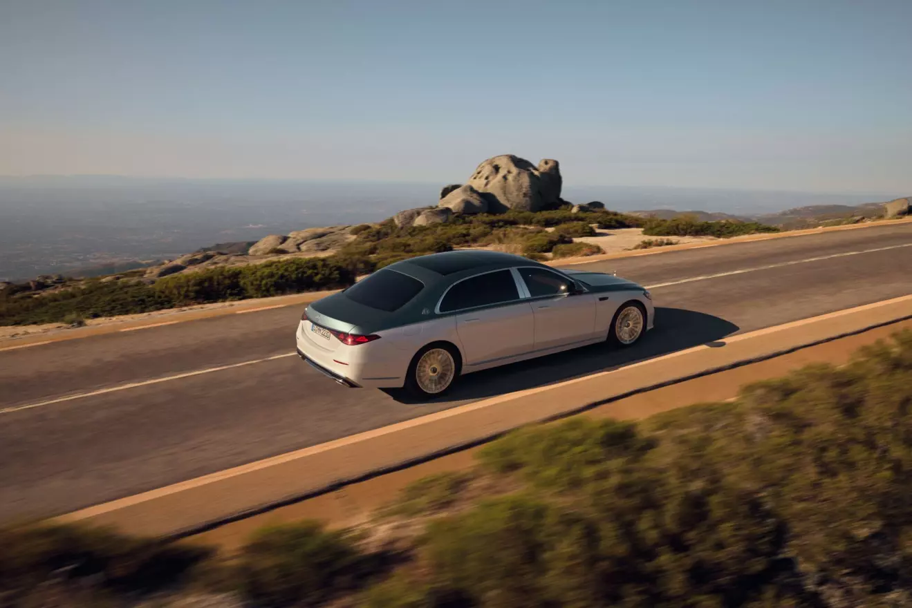 Mercedes-Maybach S-klasa u vožnji