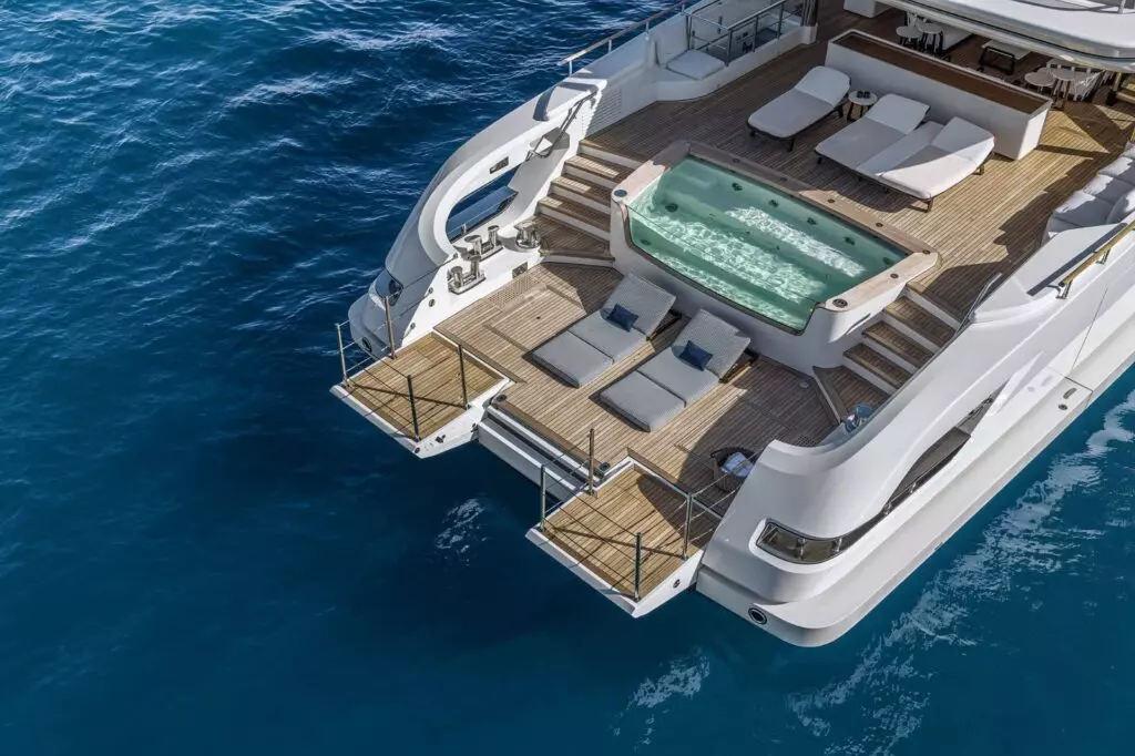 Custom-Line-Navetta-50-krmena-platforma-1024x682.jpg