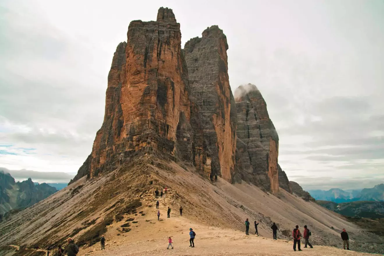 Ovo je slika na kojoj su Mali, Veliki i Zapadni Vrh u Dolomitima