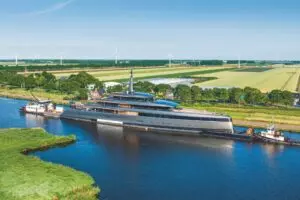 feadship_obsidian-300x200.jpg
